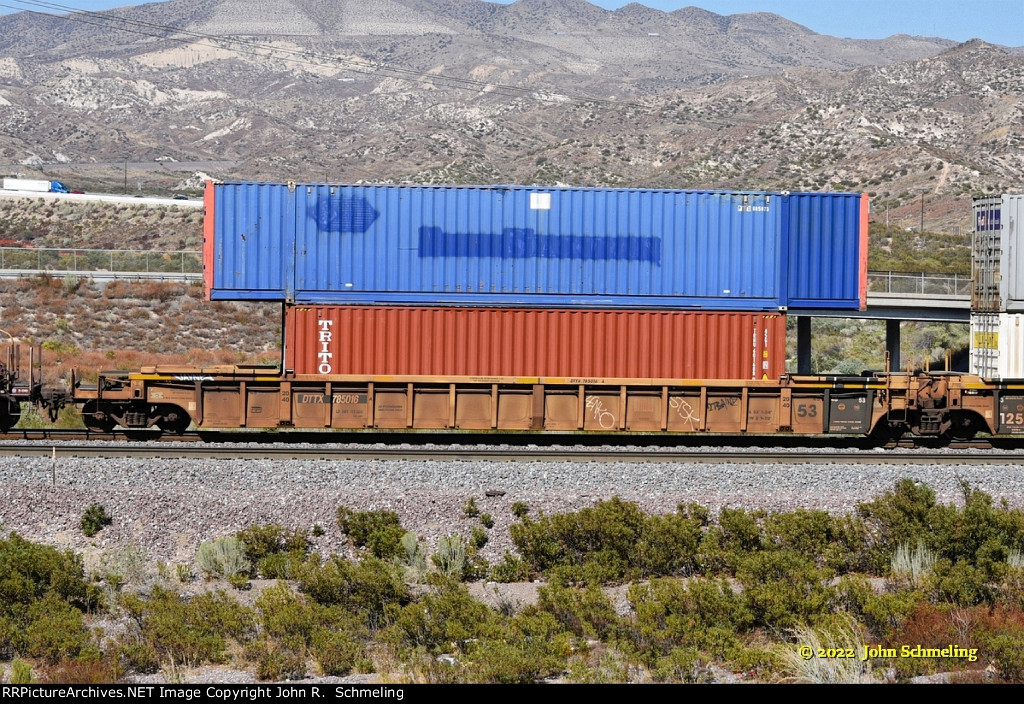 DTTX 785016-A with containers at Cajon CA. 9/17/2022.